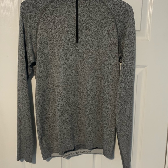 Lululemon hooded 1/4 Zip - Picture 7 of 7